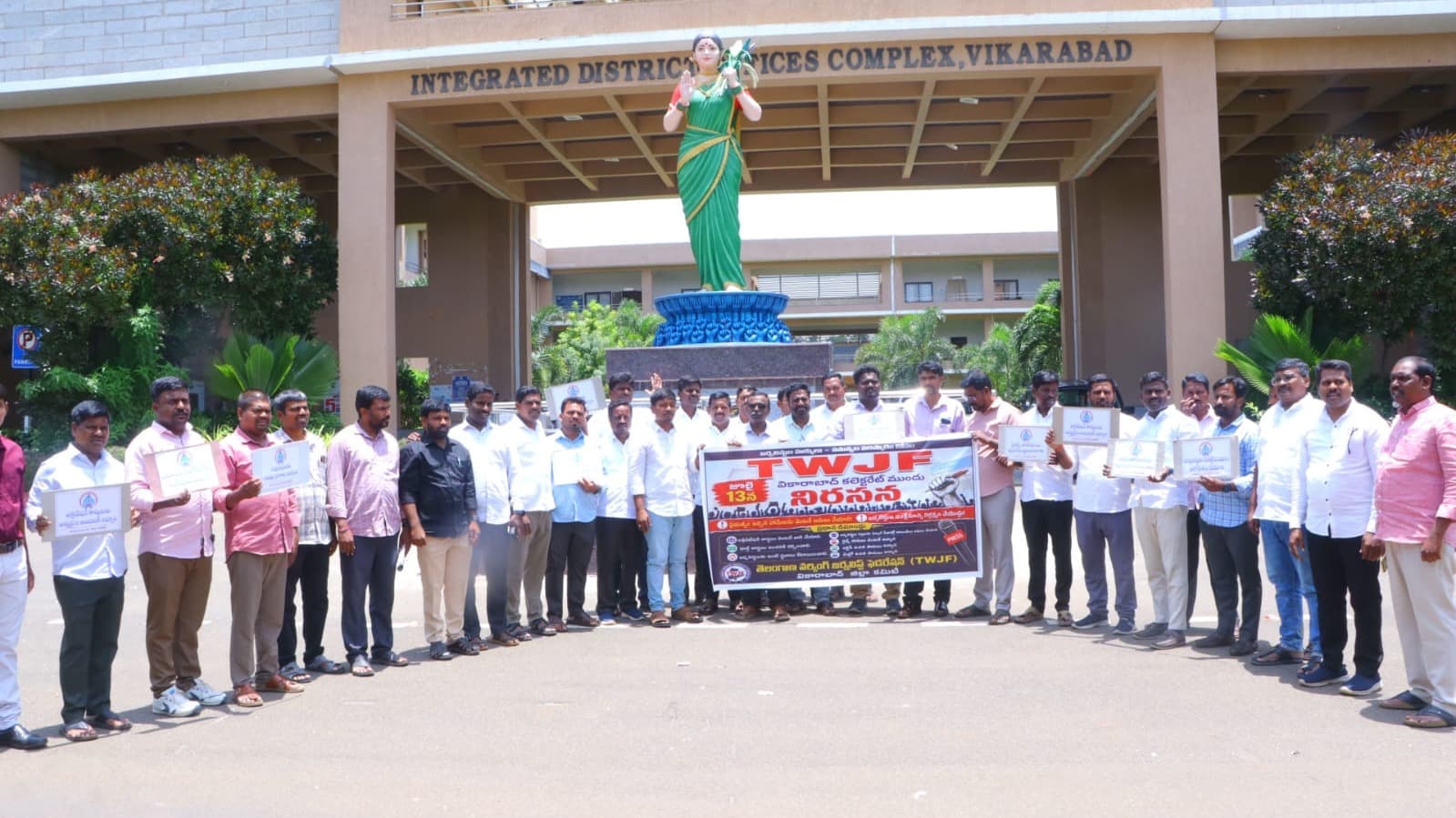  అర్హులైన ప్రతి జర్నలిస్టుకు అక్రిడేషన్ కార్డు ఇవ్వాలి 